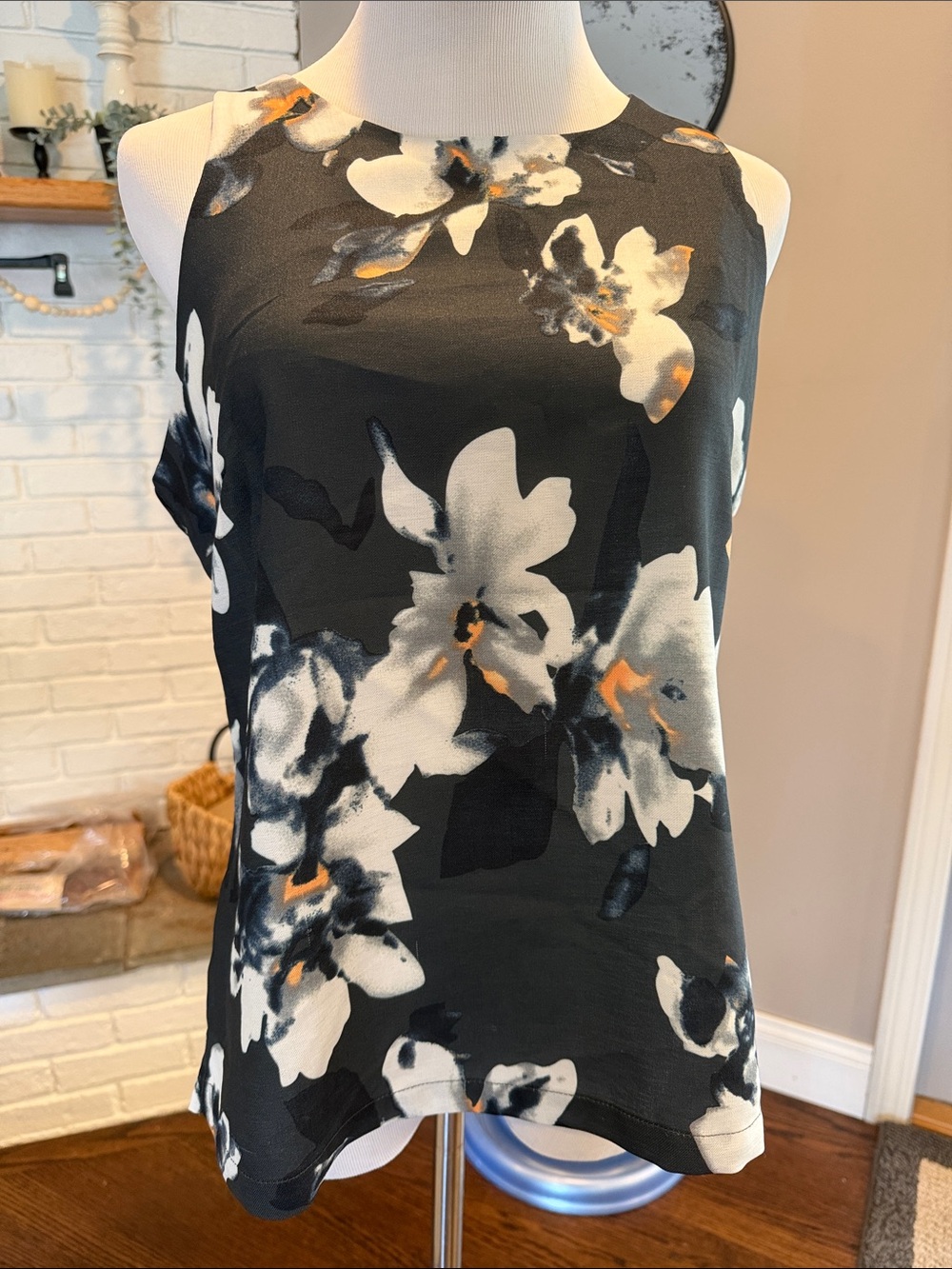Glamorous Floral Shell Top | Size M
